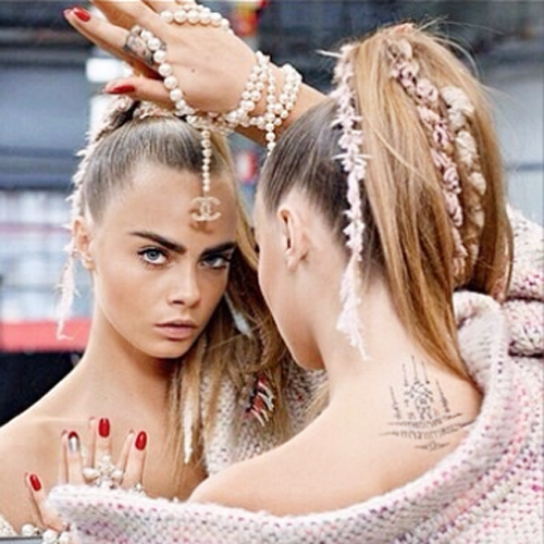 Backstage Video: H φθινοπωρινή καμπάνια του οίκου Chanel